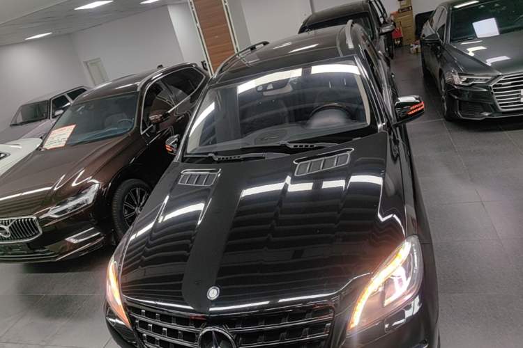 Used Mercedes-Benz M-Class 2014 ML 400 4MATIC Luxury Model Front