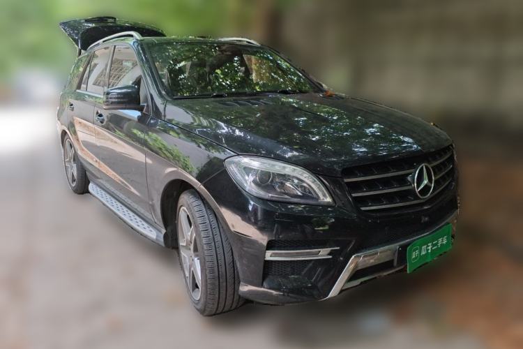 Used Mercedes-Benz M-Class 2014 ML 400 4MATIC Luxury Model Front Right 45 Deg