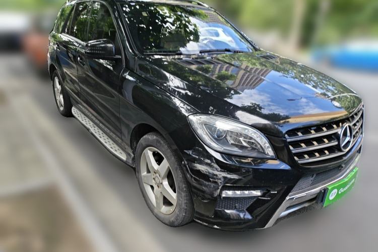 Used Mercedes-Benz M-Class 2014 ML 400 4MATIC Luxury Model Front Right 45 Deg