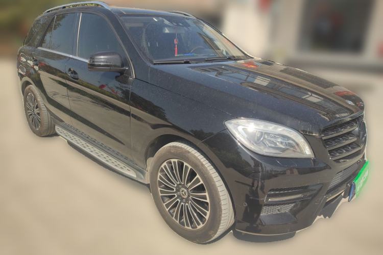 Used Mercedes-Benz M-Class 2014 ML 400 4MATIC Luxury Model Front Right 45 Deg