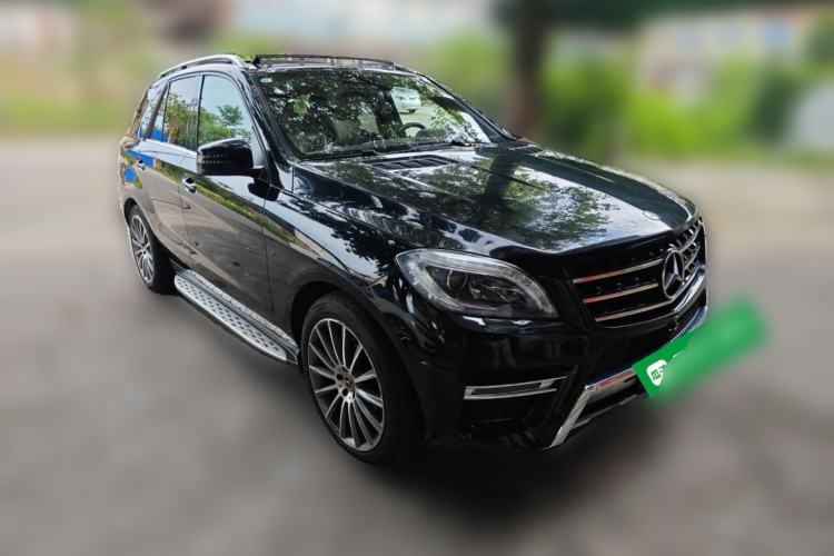 Used Mercedes-Benz M-Class 2014 ML 400 4MATIC Luxury Model Front Right 45 Deg