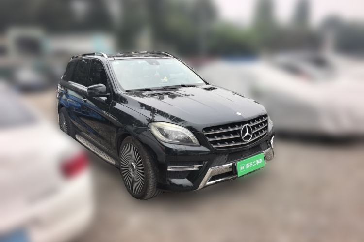 Used Mercedes-Benz M-Class 2014 ML 400 4MATIC Dynamic Model Front Right 45 Deg