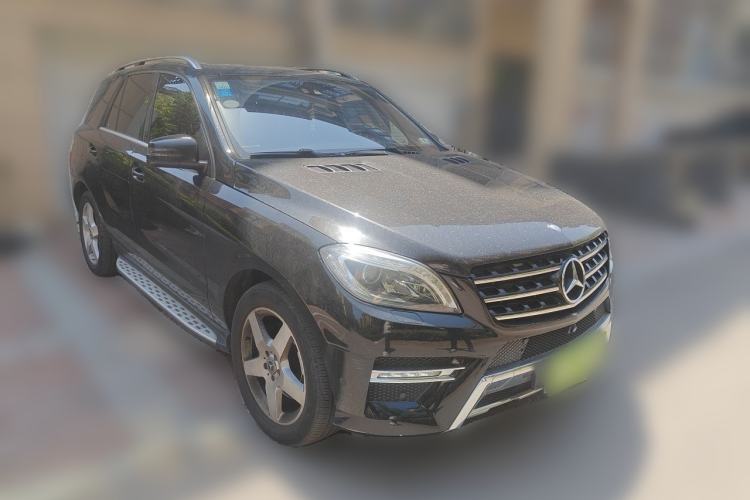 Used Mercedes-Benz M-Class 2014 ML 400 4MATIC Luxury Model Front Right 45 Deg