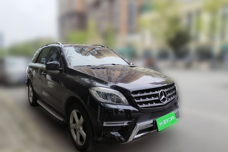 Used Mercedes-Benz M-Class 2014 ML 400 4MATIC Dynamic Model Front Right 45 Deg