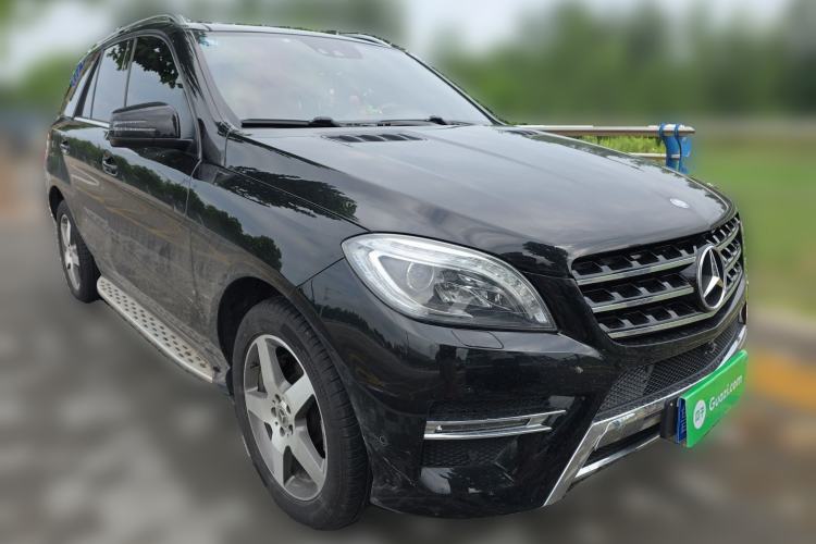 Used Mercedes-Benz M-Class 2014 ML 400 4MATIC Luxury Model Front Right 45 Deg