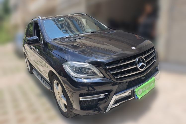 Used Mercedes-Benz M-Class 2014 ML 400 4MATIC Luxury Model Front Right 45 Deg