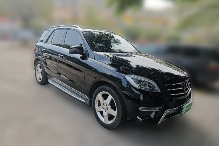 Used Mercedes-Benz M-Class 2014 ML 400 4MATIC Luxury Model Front Right 45 Deg