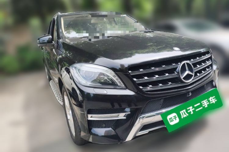 Used Mercedes-Benz M-Class 2014 ML 400 4MATIC Luxury Model Front Right 45 Deg