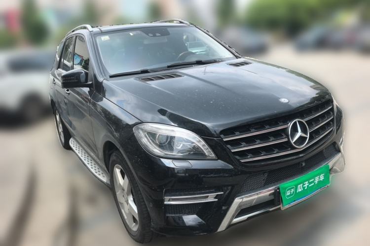 Used Mercedes-Benz M-Class 2014 ML 400 4MATIC Luxury Model Front Right 45 Deg