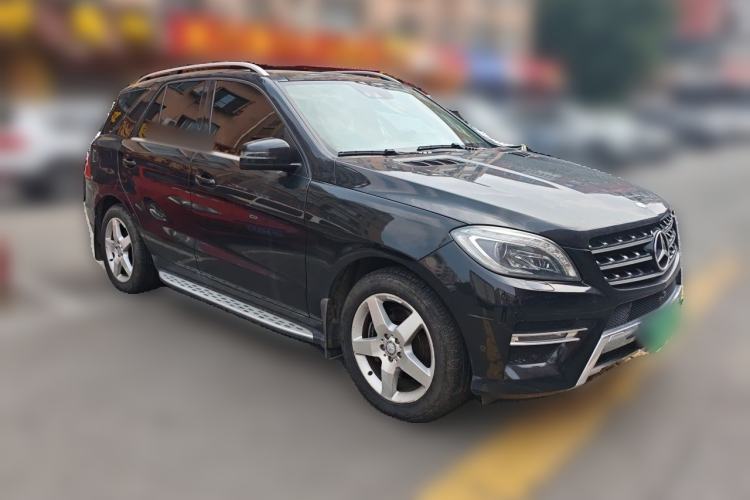 Used Mercedes-Benz M-Class 2014 ML 400 4MATIC Luxury Model Front Right 45 Deg