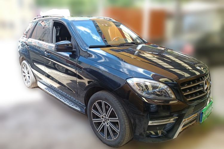 Used Mercedes-Benz M-Class 2014 ML 400 4MATIC Luxury Model Front Right 45 Deg