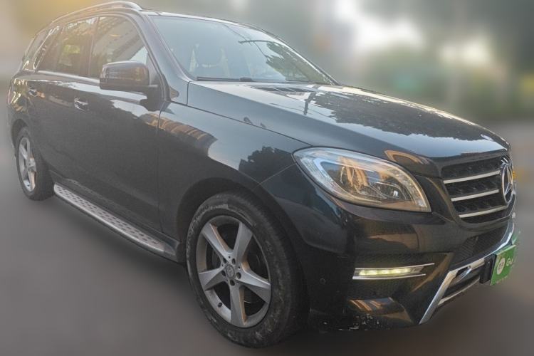 Used Mercedes-Benz M-Class 2014 ML 400 4MATIC Dynamic Model Front Right 45 Deg
