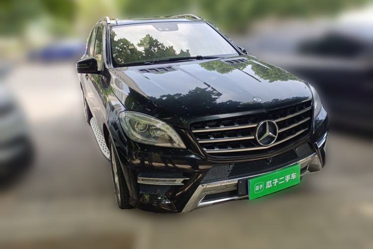 Used Mercedes-Benz M-Class 2014 ML 400 4MATIC Luxury Model Front Right 45 Deg