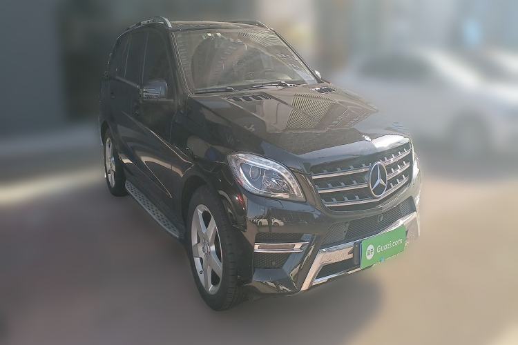 Used Mercedes-Benz M-Class 2014 ML 400 4MATIC Luxury Model Front Right 45 Deg