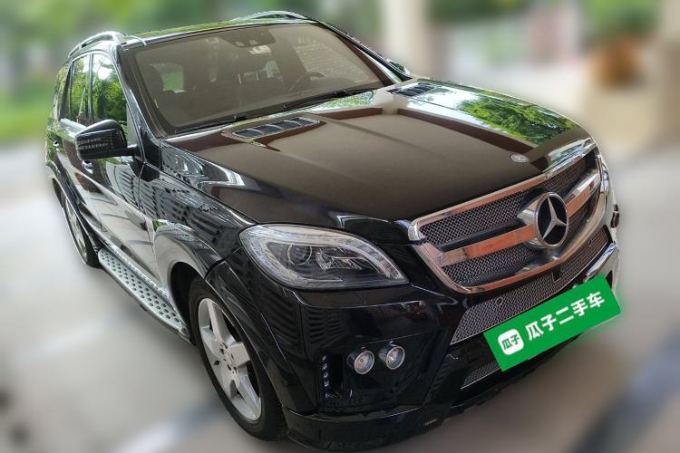 Used Mercedes-Benz M-Class 2014 ML 400 4MATIC Luxury Model Front Right 45 Deg