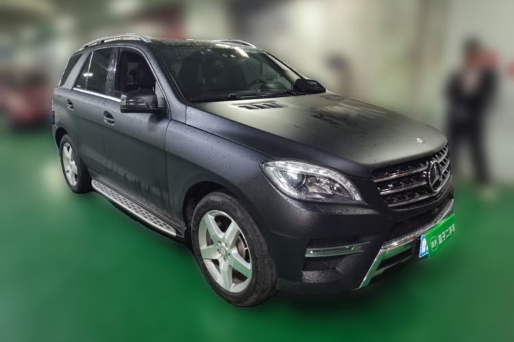Used Mercedes-Benz M-Class 2014 ML 400 4MATIC Luxury Model Front Right 45 Deg
