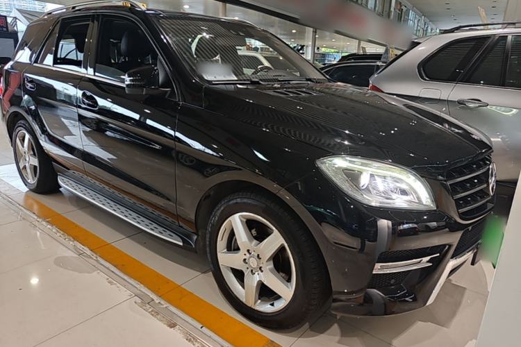 Used Mercedes-Benz M-Class 2014 ML 400 4MATIC Luxury Model Front Right 45 Deg