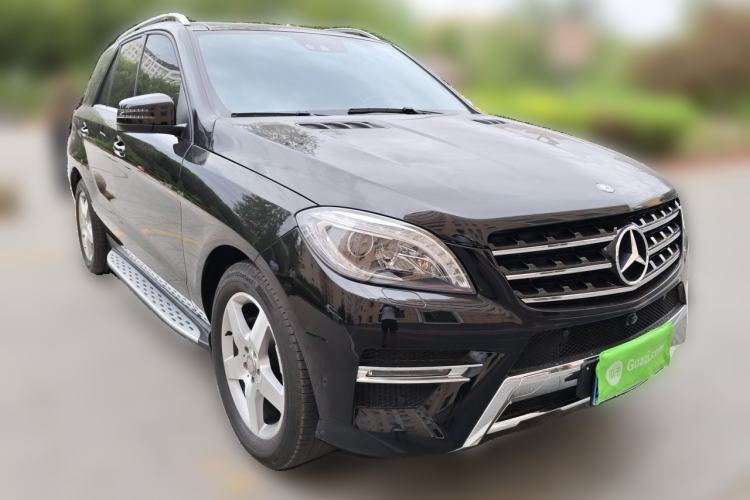 Used Mercedes-Benz M-Class 2014 ML 400 4MATIC Luxury Model Front Right 45 Deg