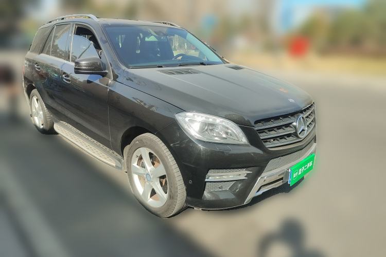 Used Mercedes-Benz M-Class 2014 ML 400 4MATIC Dynamic Model Front Right 45 Deg