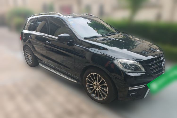 Used Mercedes-Benz M-Class 2014 ML 400 4MATIC Luxury Model Front Right 45 Deg