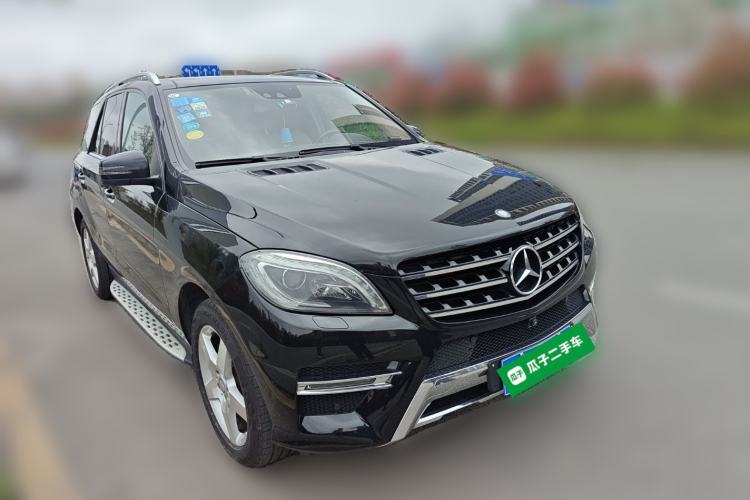 Used Mercedes-Benz M-Class 2014 ML 400 4MATIC Luxury Model Front Right 45 Deg