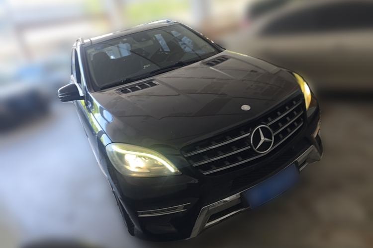 Used Mercedes-Benz M-Class 2014 ML 400 4MATIC Dynamic Model Front Right 45 Deg