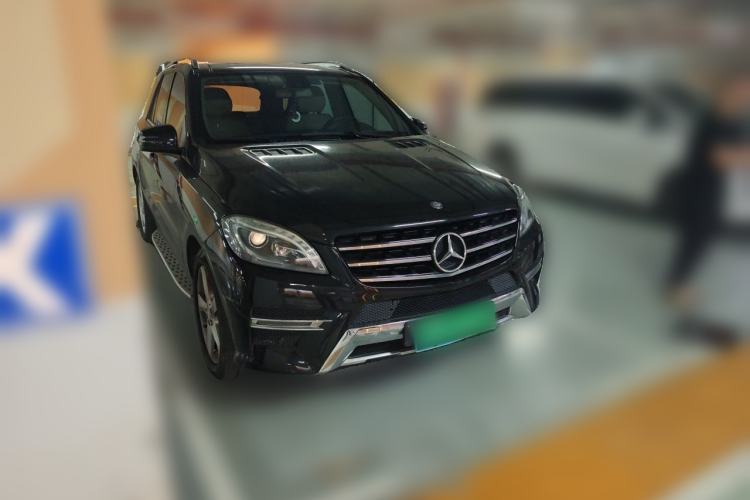 Used Mercedes-Benz M-Class 2014 ML 400 4MATIC Dynamic Model Front Right 45 Deg