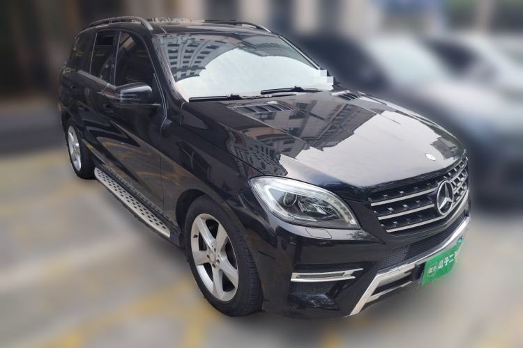 Used Mercedes-Benz M-Class 2014 ML 400 4MATIC Luxury Model Front Right 45 Deg