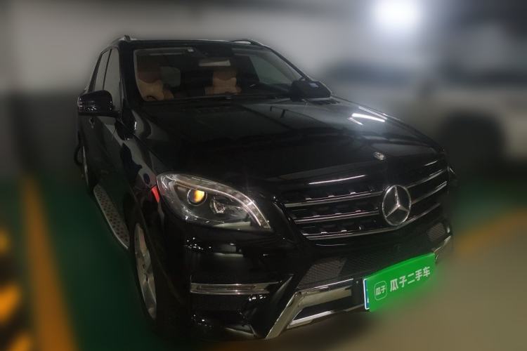 Used Mercedes-Benz M-Class 2014 ML 400 4MATIC Luxury Model Front Right 45 Deg