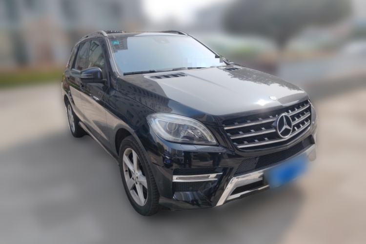 Used Mercedes-Benz M-Class 2014 ML 400 4MATIC Dynamic Model Front Right 45 Deg