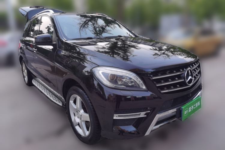 Used Mercedes-Benz M-Class 2014 ML 400 4MATIC Luxury Model Front Right 45 Deg