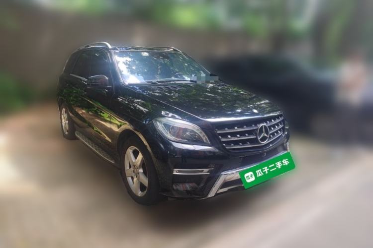 Used Mercedes-Benz M-Class 2014 ML 400 4MATIC Luxury Model Front Right 45 Deg