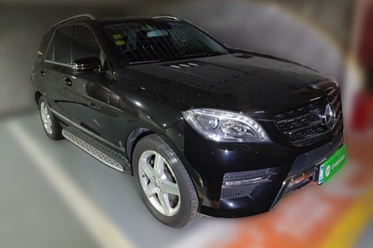 Used Mercedes-Benz M-Class 2014 ML 400 4MATIC Luxury Model Front Right 45 Deg