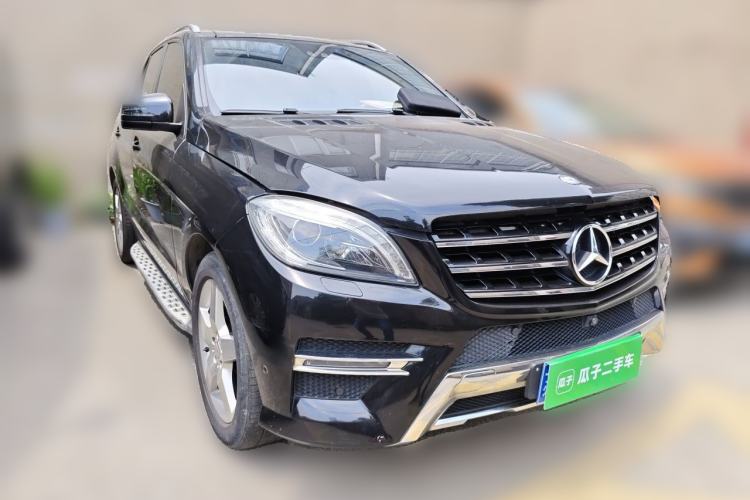 Used Mercedes-Benz M-Class 2014 ML 400 4MATIC Luxury Model Front Right 45 Deg
