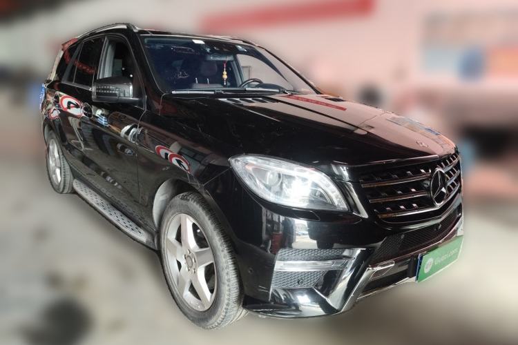 Used Mercedes-Benz M-Class 2014 ML 400 4MATIC Luxury Model Front Right 45 Deg