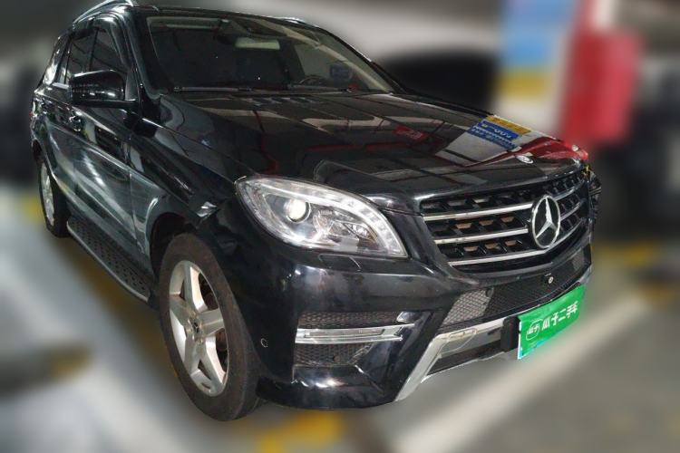 Used Mercedes-Benz M-Class 2014 ML 400 4MATIC Luxury Model Front Right 45 Deg