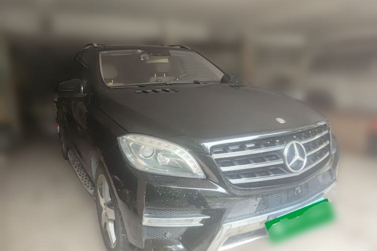 Used Mercedes-Benz M-Class 2014 ML 400 4MATIC Luxury Model Front Right 45 Deg