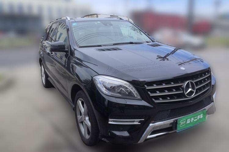 Used Mercedes-Benz M-Class  Front Right 45 Deg