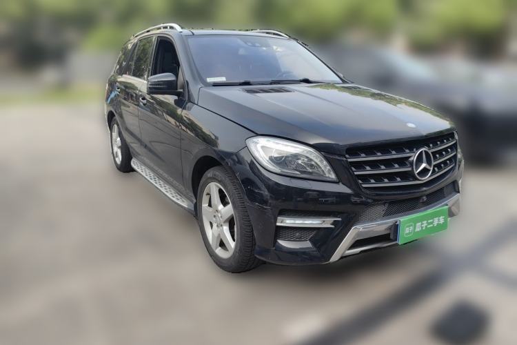 Used Mercedes-Benz M-Class 2014 ML 400 4MATIC Luxury Model Front Right 45 Deg