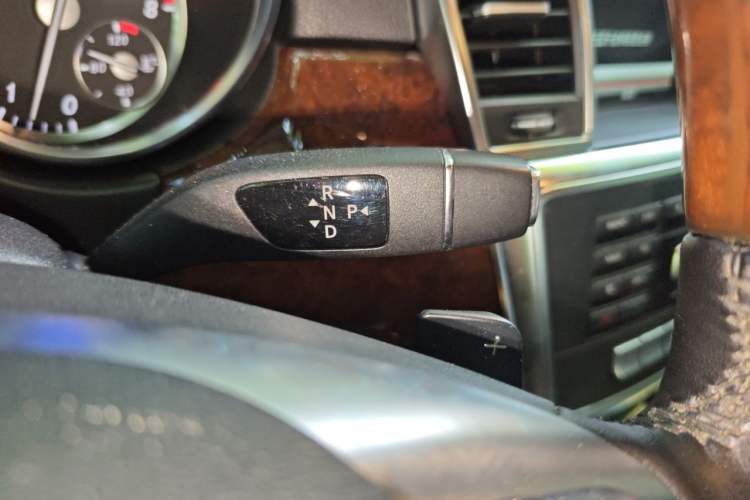 Used Mercedes-Benz M-Class 2014 ML 400 4MATIC Luxury Model Gear Lever