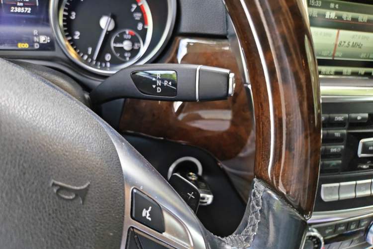 Used Mercedes-Benz M-Class 2014 ML 400 4MATIC Luxury Model Gear Lever