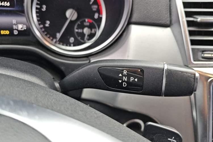 Used Mercedes-Benz M-Class 2014 ML 320 4MATIC Gear Lever