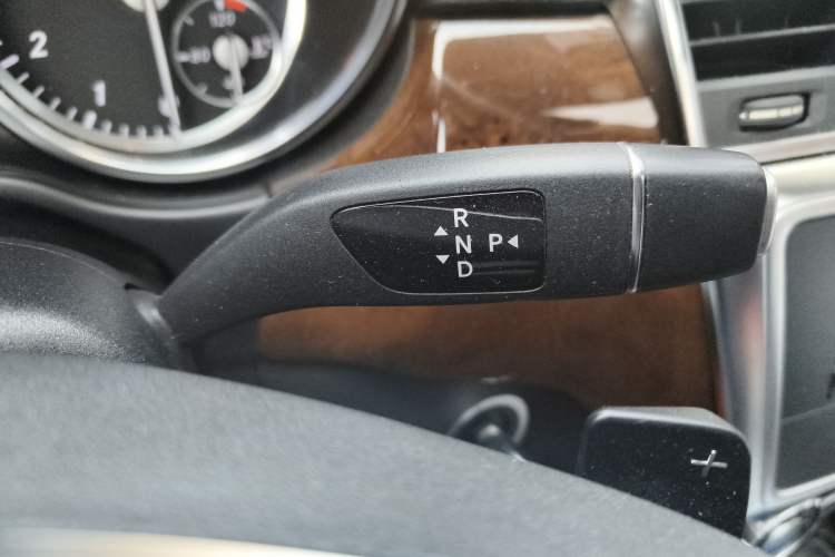Used Mercedes-Benz M-Class 2014 ML 400 4MATIC Dynamic Model Gear Lever