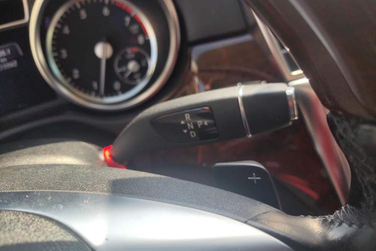 Used Mercedes-Benz M-Class 2014 ML 400 4MATIC Luxury Model Gear Lever