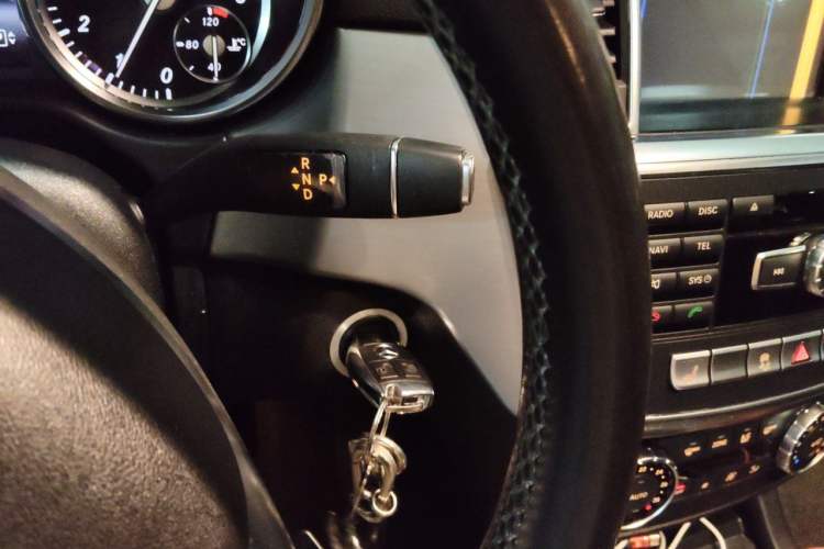 Used Mercedes-Benz M-Class 2014 ML 320 4MATIC Gear Lever