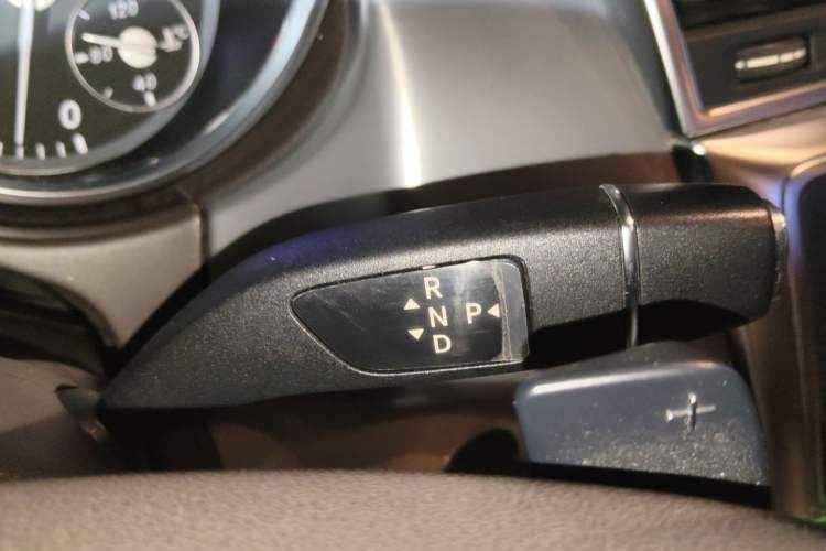 Used Mercedes-Benz M-Class 2014 ML 320 4MATIC Gear Lever