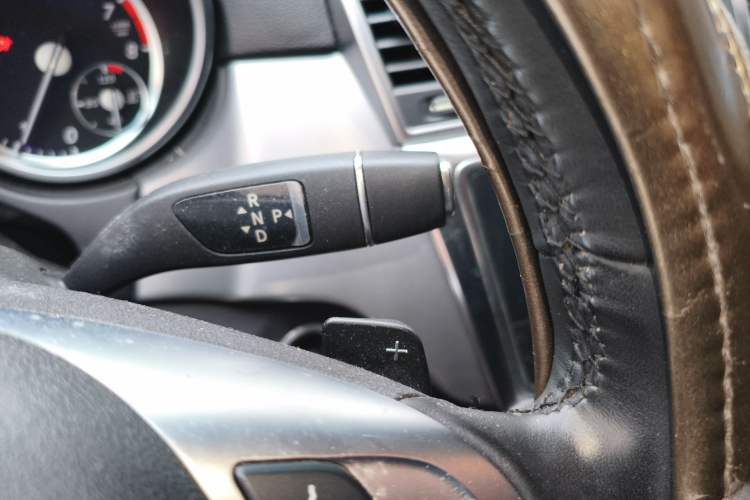 Used Mercedes-Benz M-Class 2014 ML 320 4MATIC Gear Lever