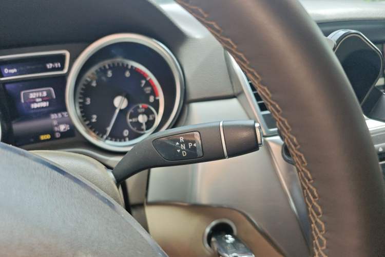 Used Mercedes-Benz M-Class 2014 ML 320 4MATIC Gear Lever