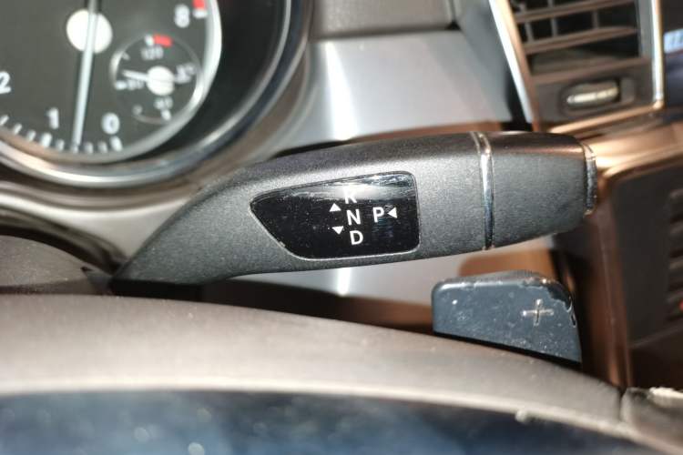 Used Mercedes-Benz M-Class 2014 ML 320 4MATIC Gear Lever
