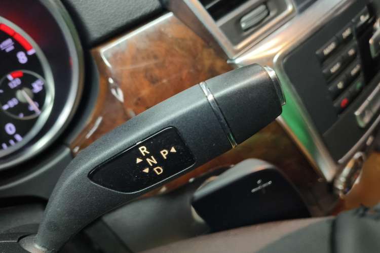 Used Mercedes-Benz M-Class 2014 ML 400 4MATIC Dynamic Model Gear Lever